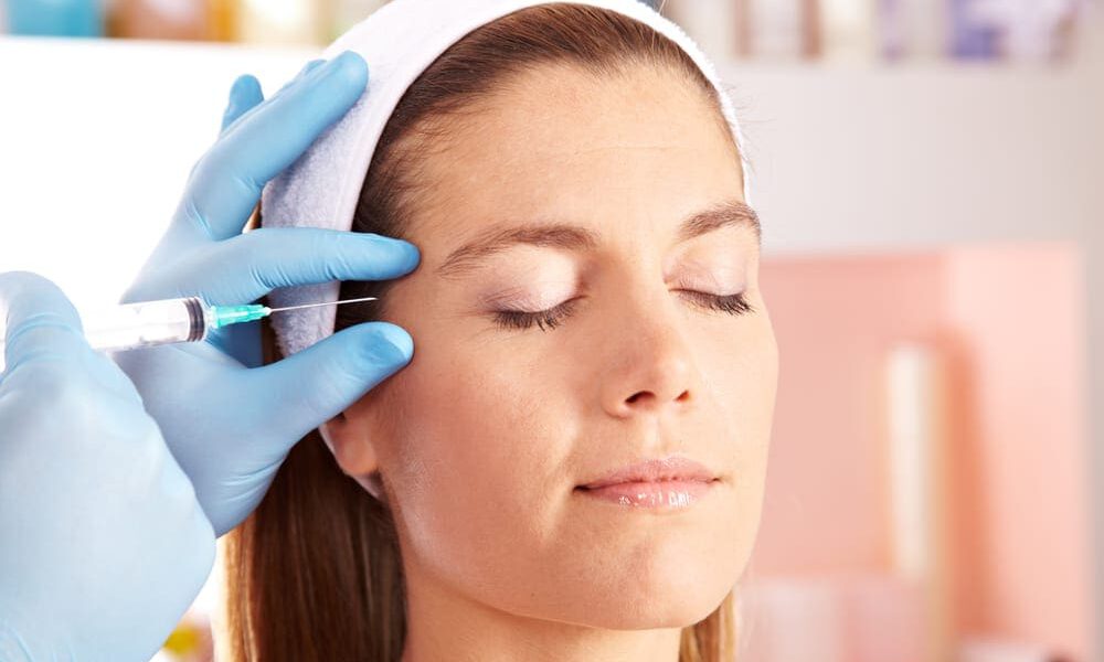 Mariotti - Woman getting dermal fillers